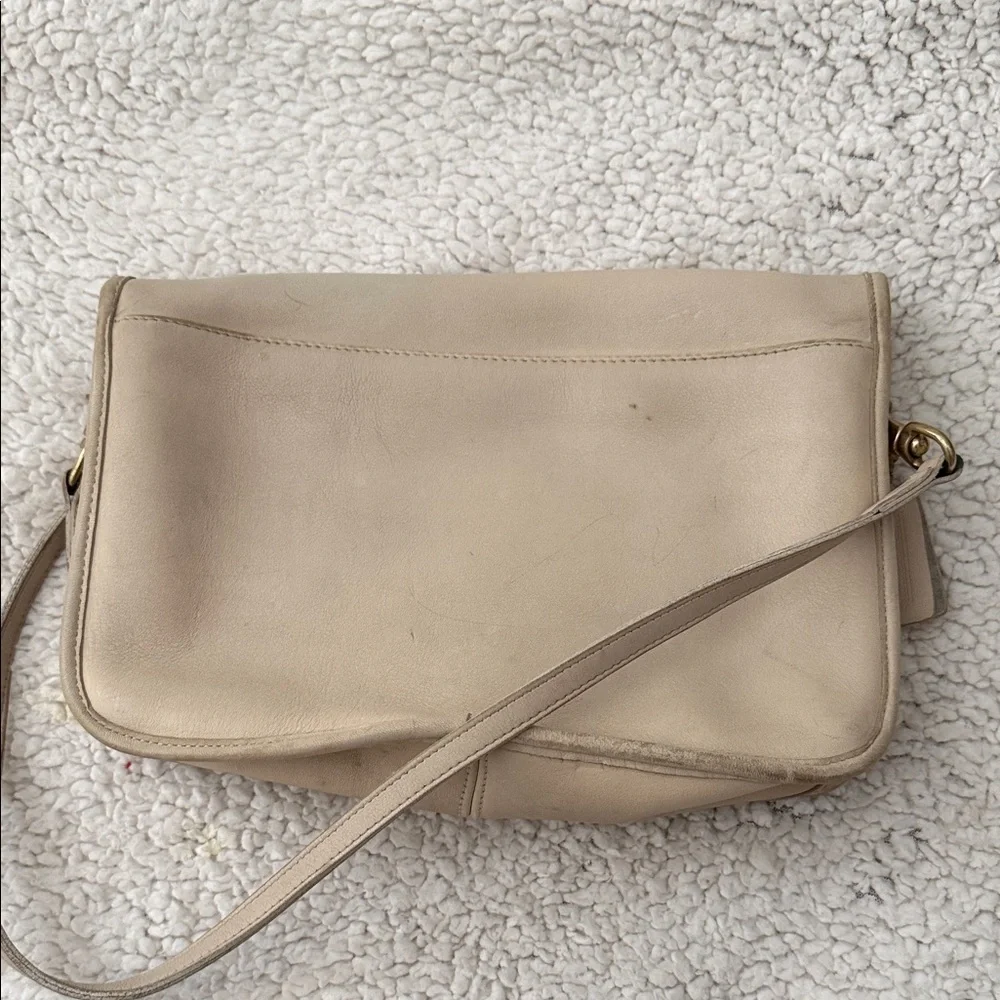 Coach Beige Leather Crossbody with Gold Turn-Lock - Picture 3 of 6